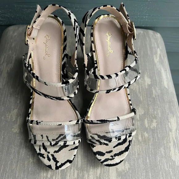 Boutique Tiger Cream & Black Velvet Platform Heels Size 8.5 - Picture 9 of 10